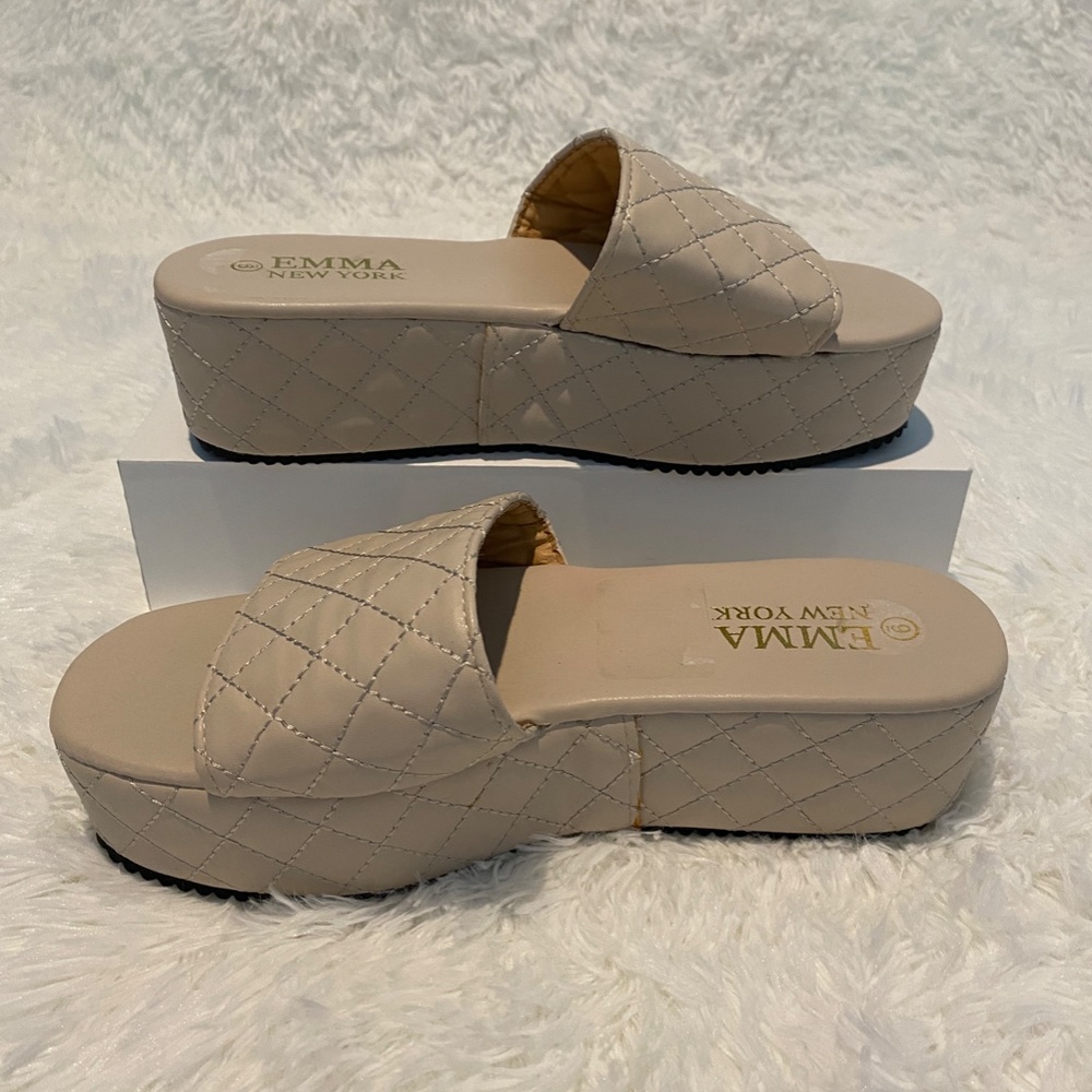 New Condition Emma New York Slides - Picture 4 of 6